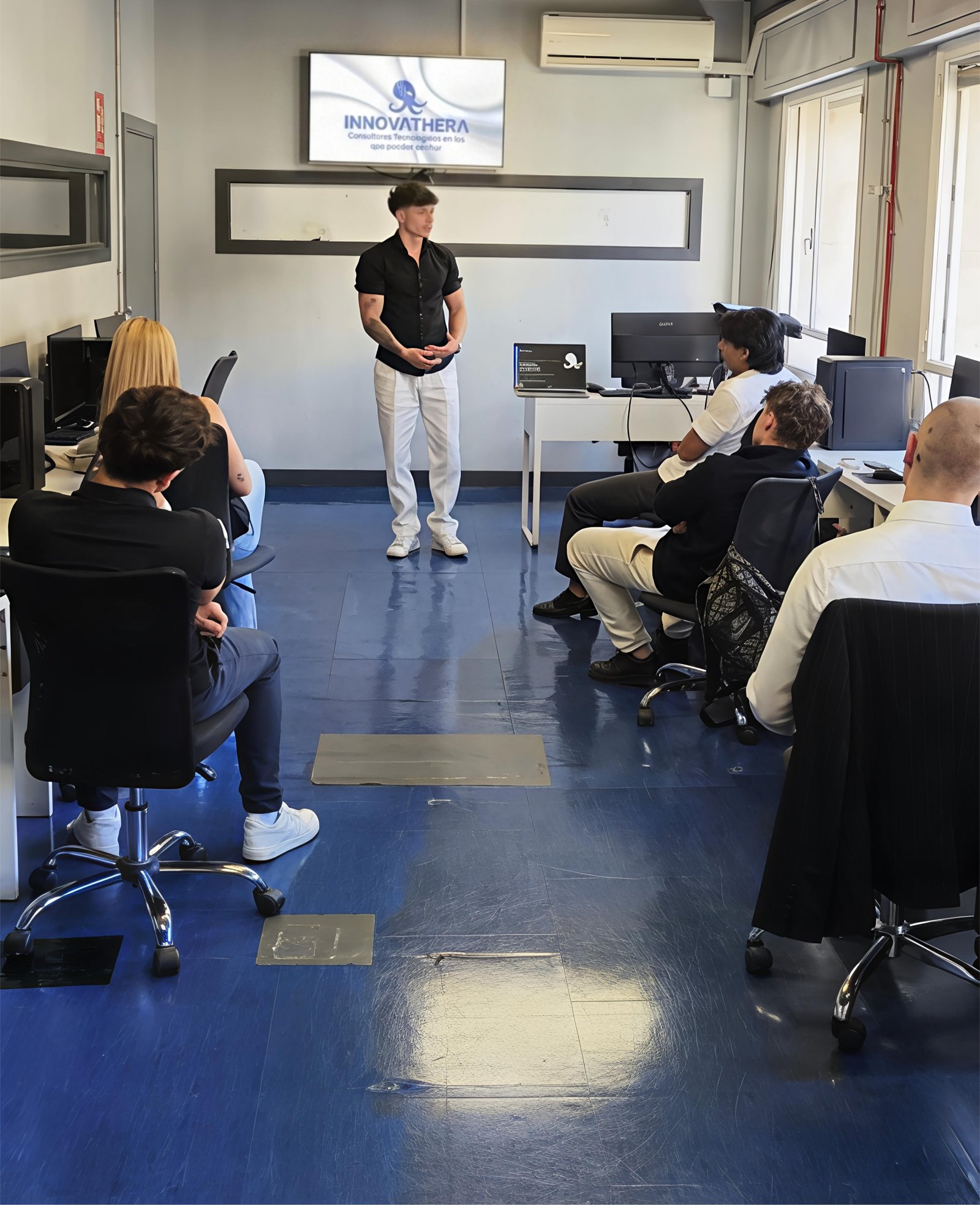 El equipo de Innovathera Technology en una sesión interna de trabajo en la oficina de Madrid